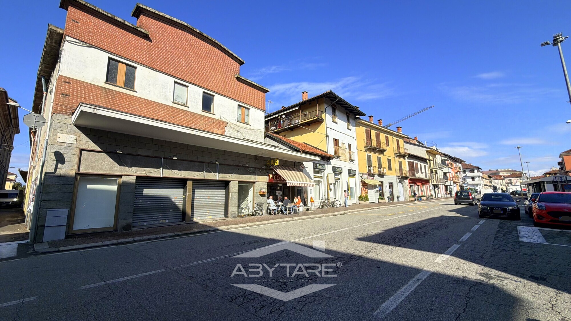 Ampio locale commerciale in vendita a Carignano