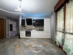 Nichelino, viale Matteotti - vendita 4L con ampio giardino e box auto.