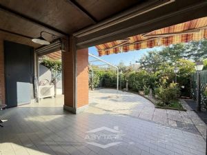 Nichelino, viale Matteotti - vendita 4L con ampio giardino e box auto.
