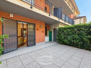 Nichelino, viale Matteotti - vendita 4L con ampio giardino e box auto.