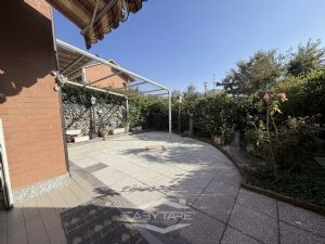 Nichelino, viale Matteotti - vendita 4L con ampio giardino e box auto.