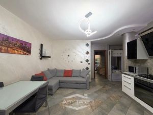 Nichelino, viale Matteotti - vendita 4L con ampio giardino e box auto.