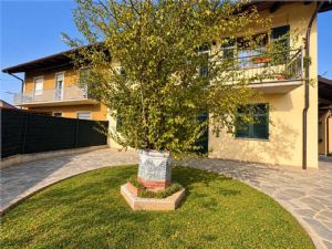 SPLENDIDA CASA RISTRUTTURATA CON TERRENO E RUSTICO