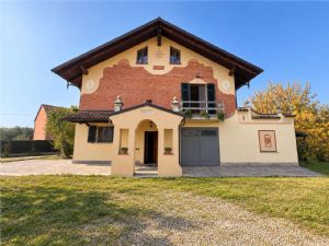 SPLENDIDA CASA RISTRUTTURATA CON TERRENO E RUSTICO