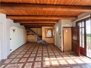 SPLENDIDA CASA RISTRUTTURATA CON TERRENO E RUSTICO
