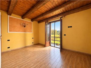 SPLENDIDA CASA RISTRUTTURATA CON TERRENO E RUSTICO